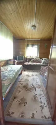 Отдельно стоящие деревянные домики.